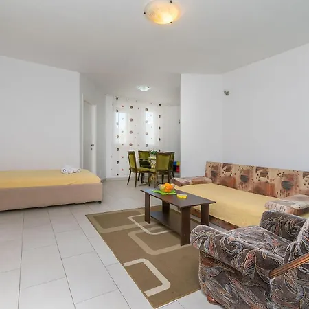 아파트 And Excelsior