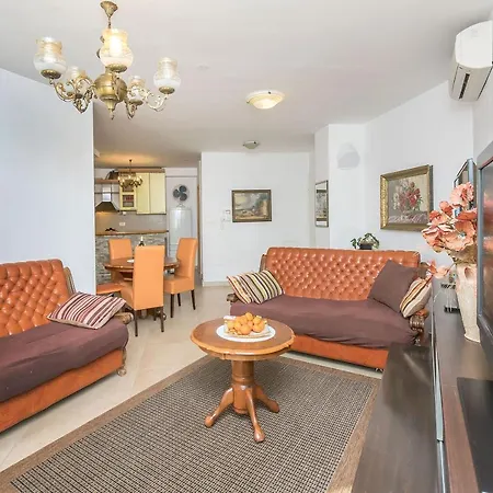 아파트 And Excelsior *