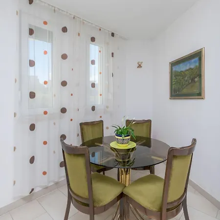 아파트 And Excelsior 스플리트