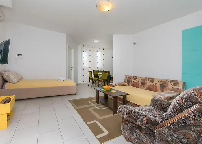 Appartement And Excelsior