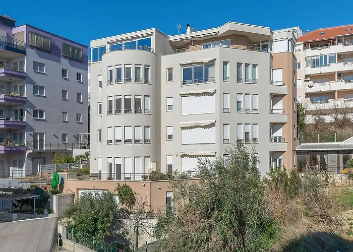 Appartement And Excelsior *