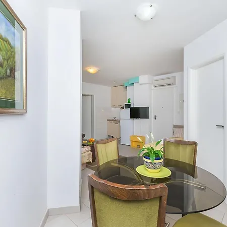 Διαμέρισμα And Excelsior *